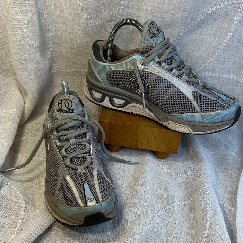 Pearl Izumi run like an animal running shoes